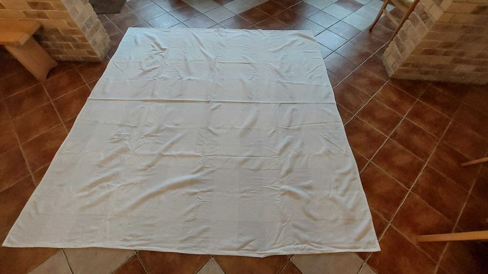 Narzuta 230x245 cm biała na łóżko koc