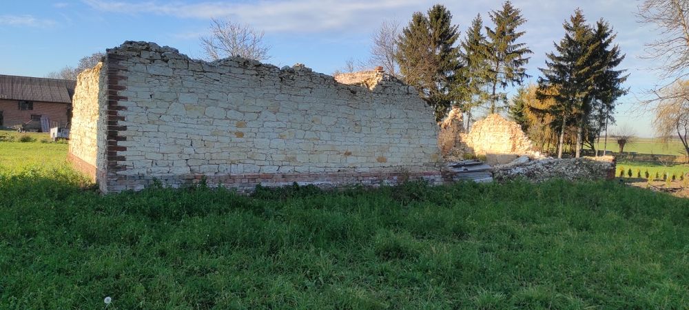 Oddam gruz, biały kamień, cegła