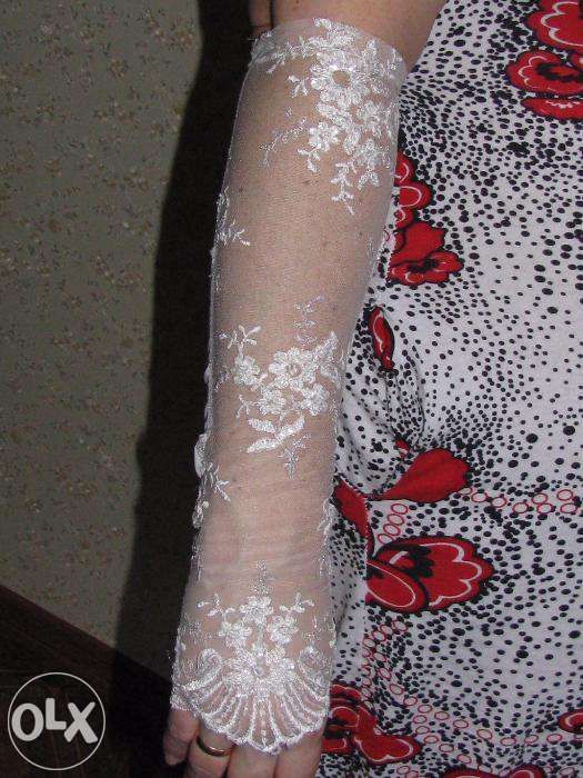 Продаю красивые кружевные свадебные перчатки б/у