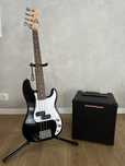 Zestaw gitara basowa Squier by Fender i piec Ibanez