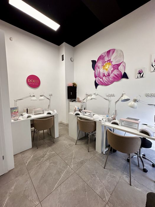 Sprzedam odstapie dziatajacy salon kosmetyczny - manicure pedicure