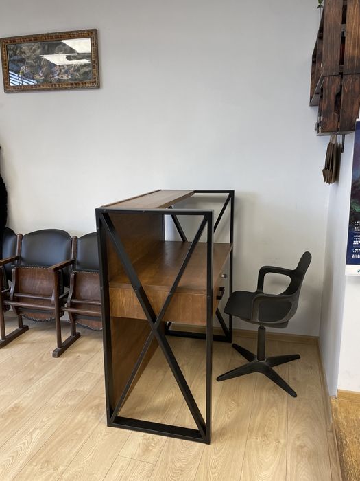 Recepcja do salonu beauty biurko drewno + stal