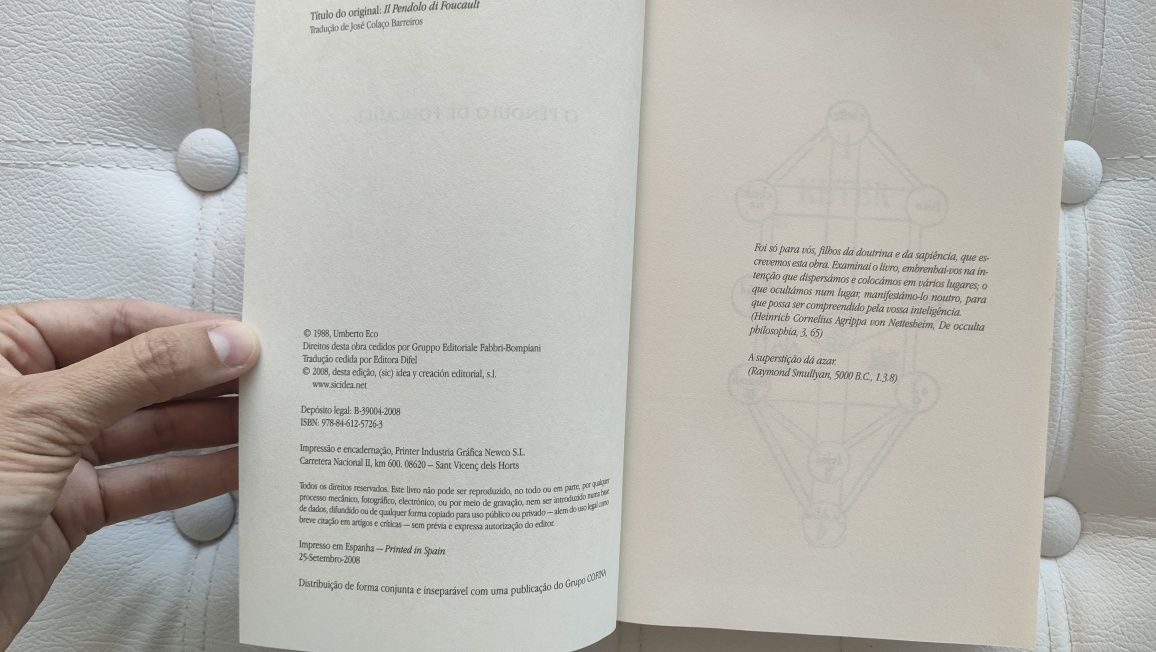 Coleção de autores conhecidos, com 45 volumes da Biblioteca Sábado