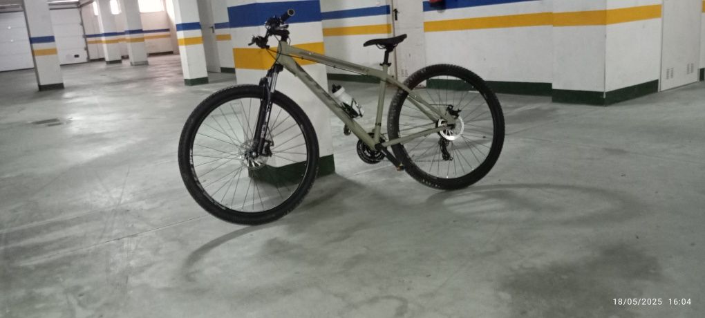 Vende-se bicicleta de montanha kosmo pro como nova