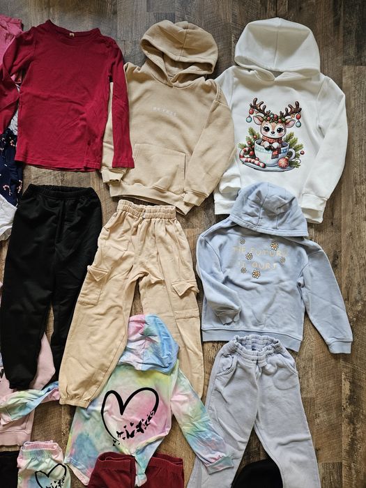 Paka zestaw 20szt ubrań dresy legginsy bluzy 122/128