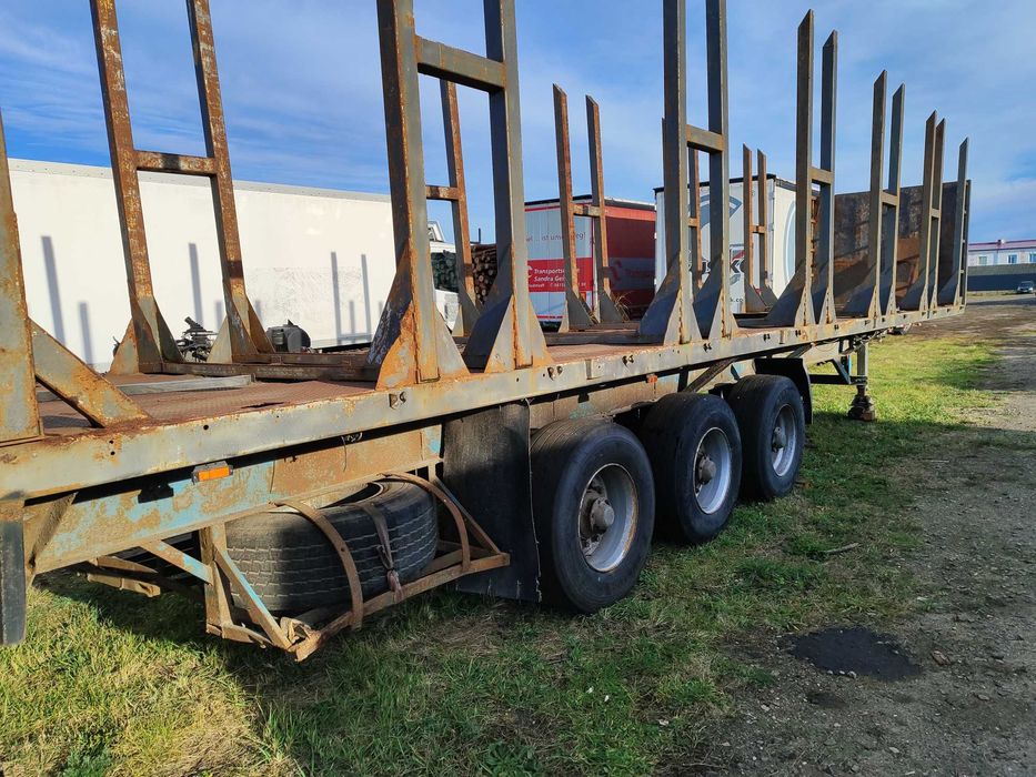 Напівпричіп лісовоз спеціалізований МАЗ 9758