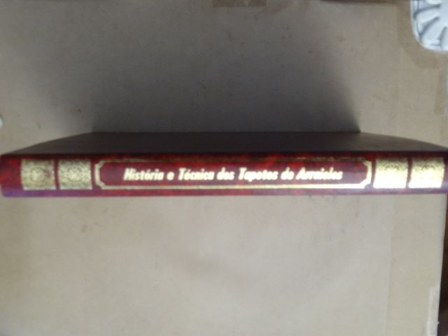 História e Técnica dos Tapetes de Arraiolos de Fernando Baptista