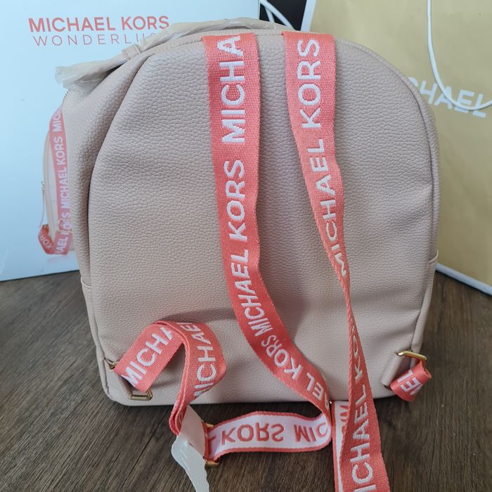 Michael Kors plecak plecaczek mały pudrowy róż logowany na ramiączkach