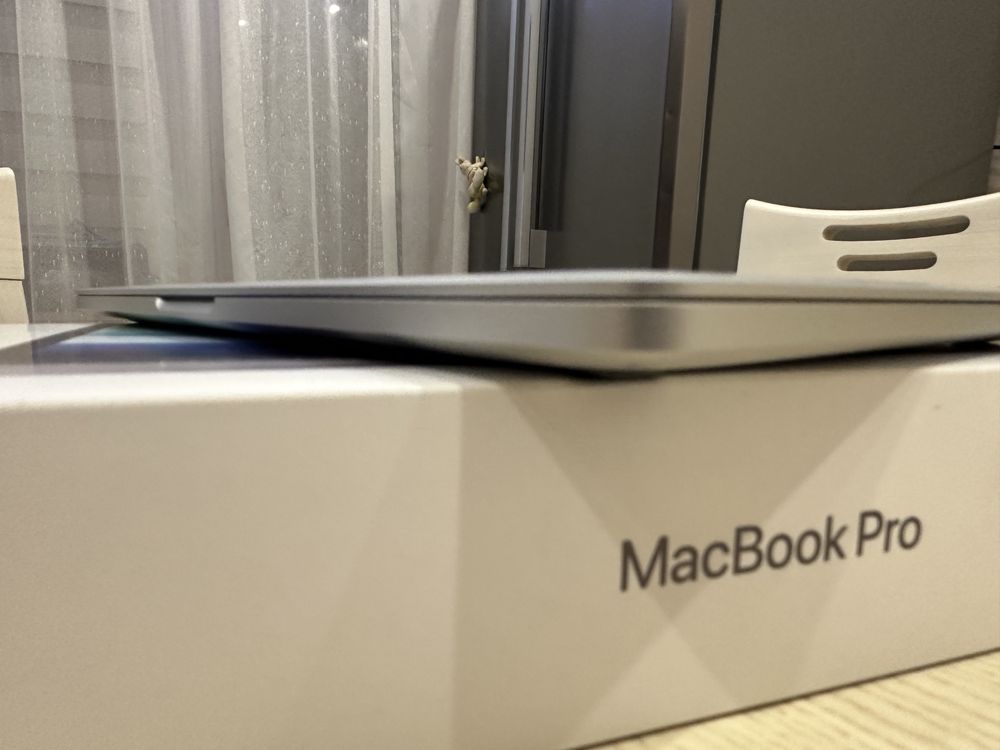 macbook pro 13 2022 m2 8/512  open box