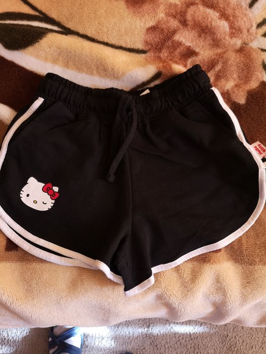 Spodenki bawełniane Hello Kitty w r 140. Nowe.