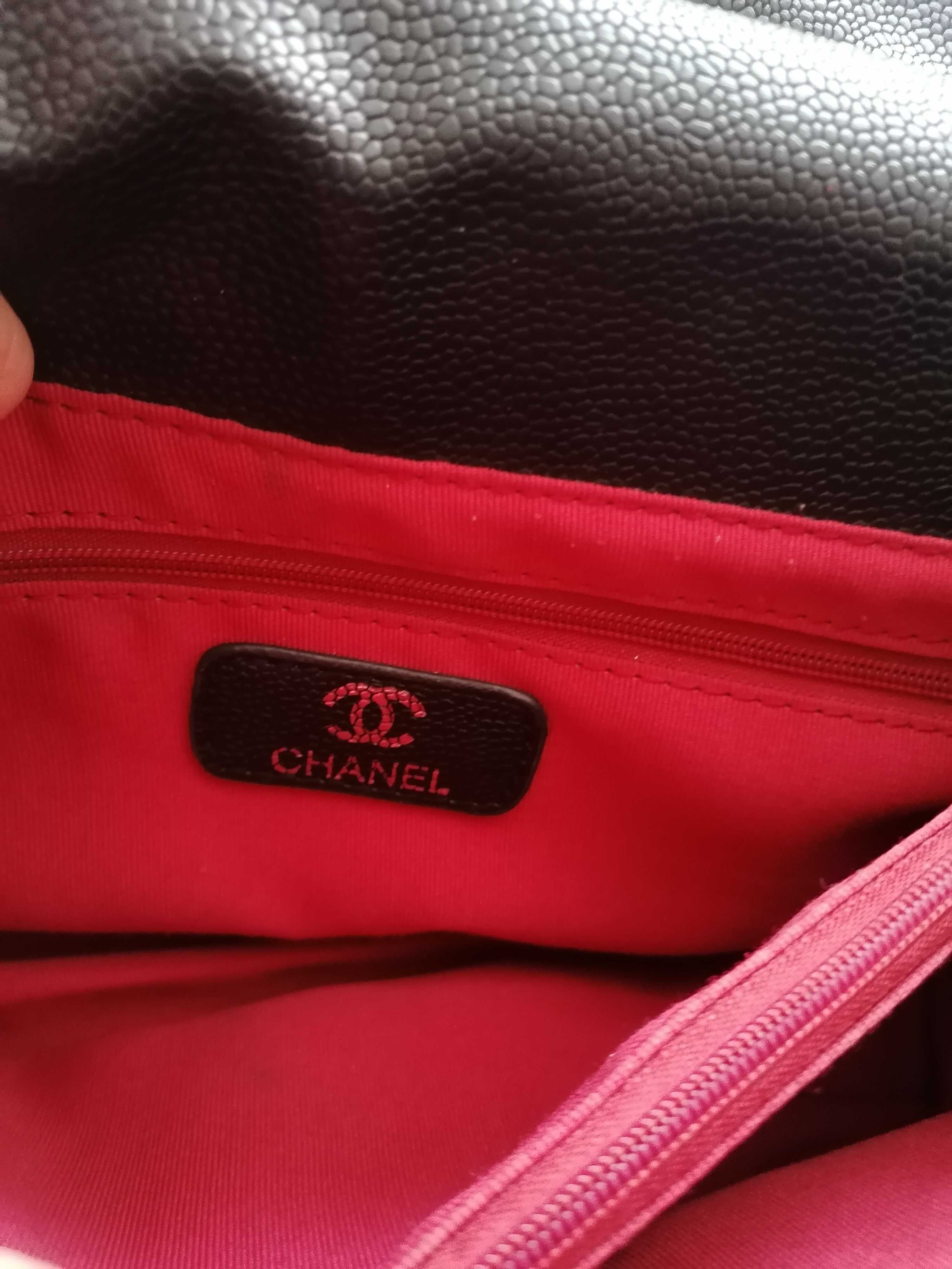 Шкіряня  фірмова сумка Chanel.