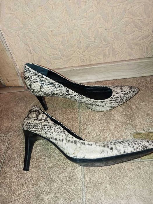 Продам стильні туфлі  Calvin Klein . Оригінал. Недорого