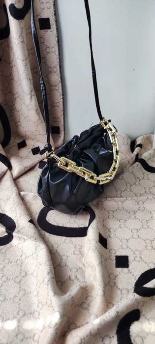 Czarna torebka damska marszczona bagietka - sezon wiosna lato 2025