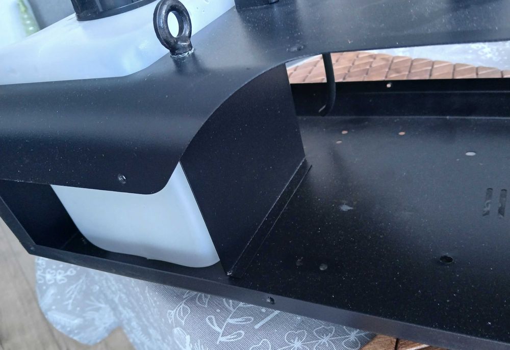 Obudowa wytwornicy dymu 1500W stan jak nowa