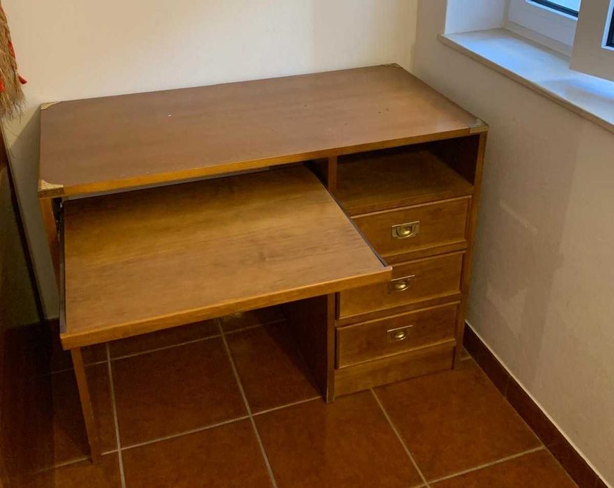 Secretária em Pinho