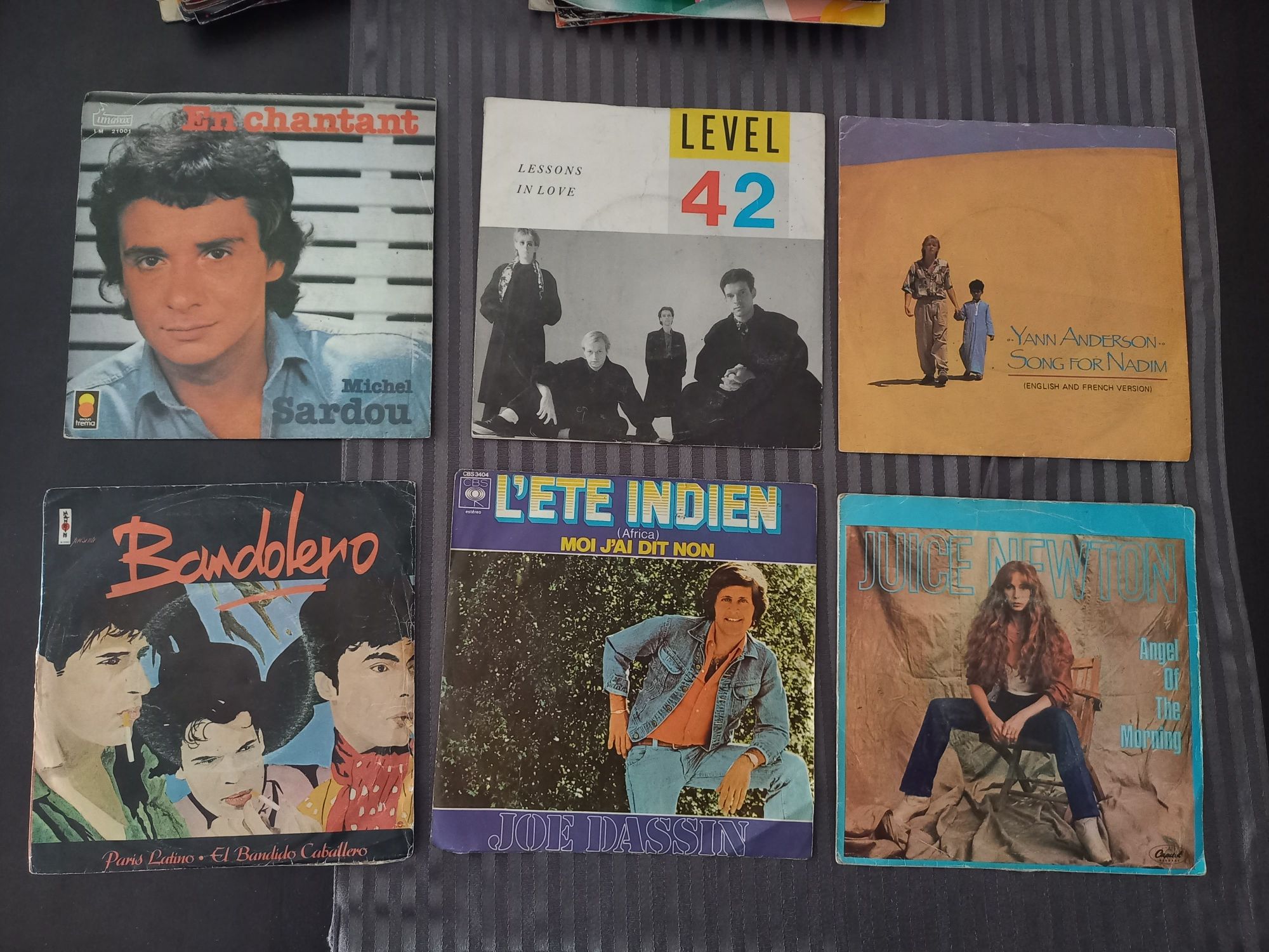 Singles discos de vinil antigos anos 70/80