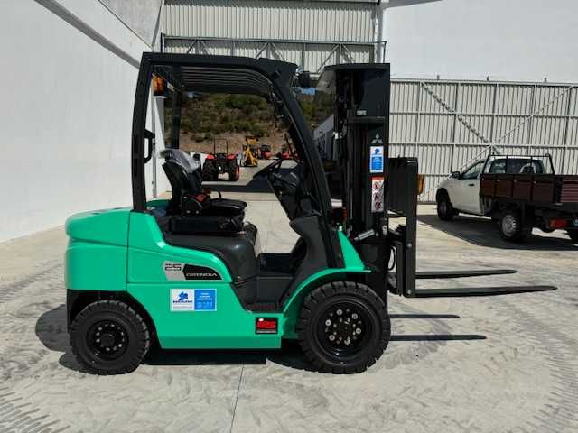 Empilhador Mitsubishi FD25N3 NOVO