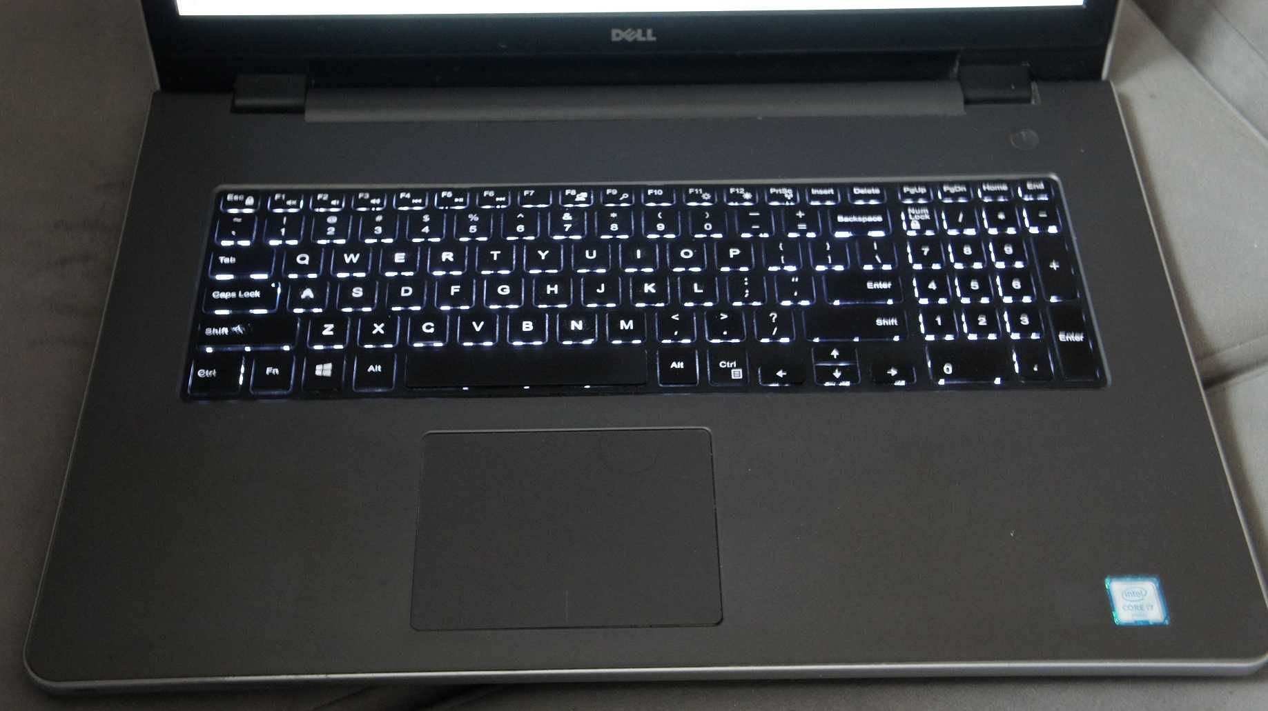 Laptop DELL 17 cali, Intel i7, Radeon R5 4GB, SSD, podświetlenie