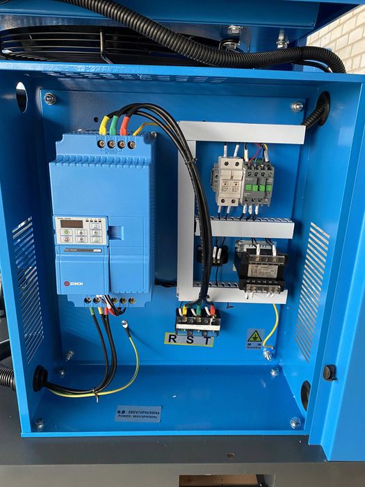 Гвинтовий компресор 7,5 кВт із частотним регулюванням RMC-10VSA