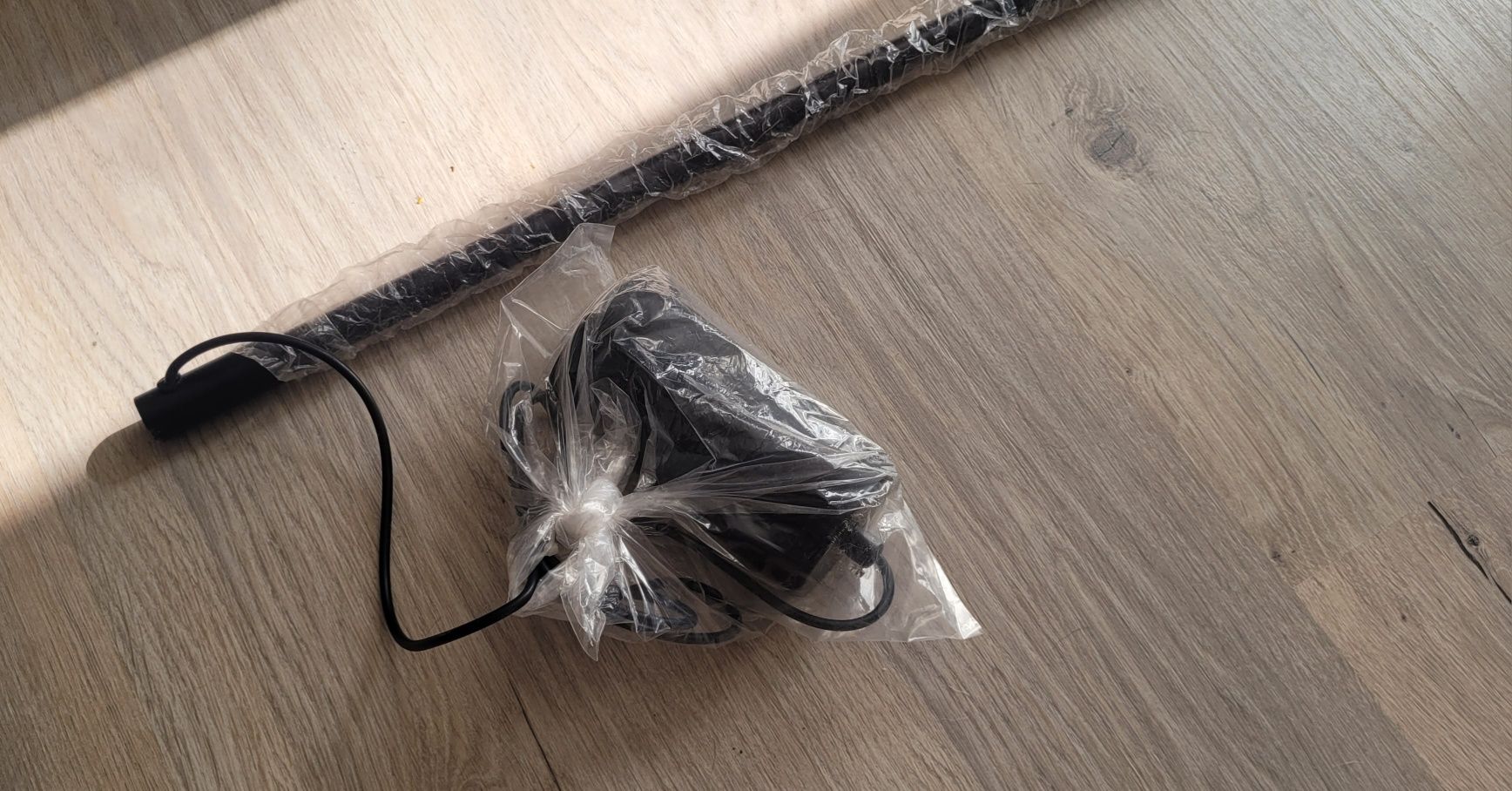 Lampa liniowa wisząca LED