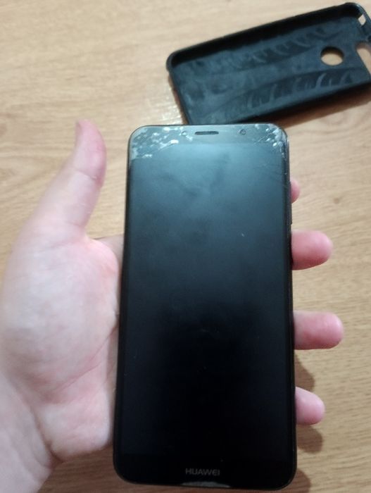 Смартфон HUAWEI Y6 2018р або 2019р