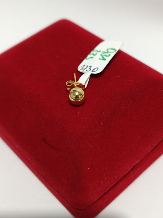 Złoty kolczy kulka na zapięciu wkrętka, złoto próby 333