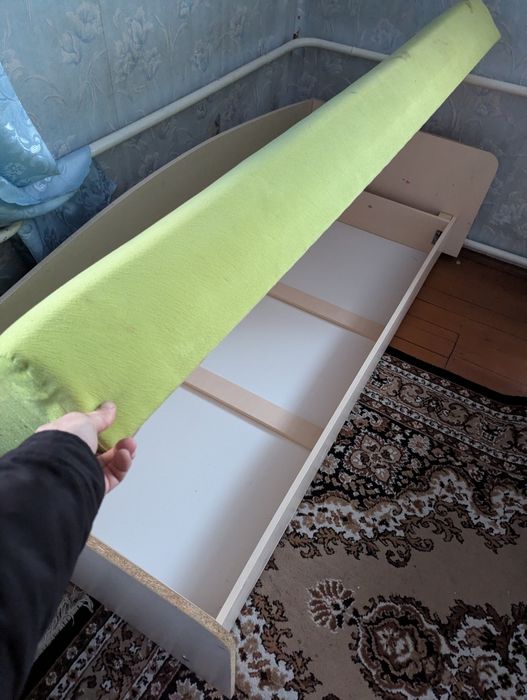 Продам диван як для дорослого так і для підлітка