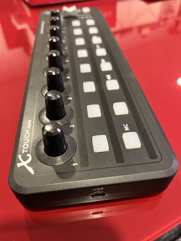 Behringer X-Touch Mini