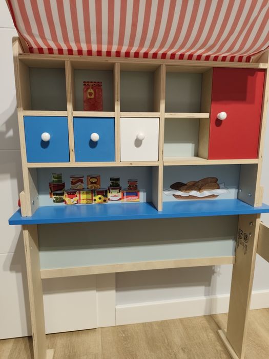 Drewniany sklep Lidl