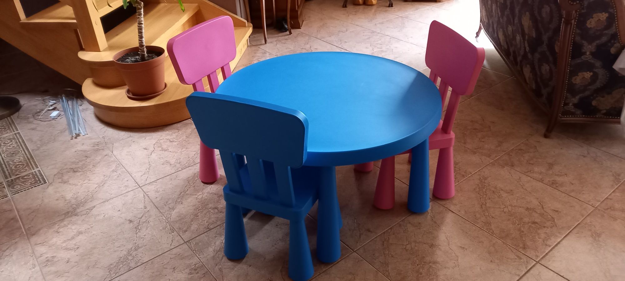 Stolik i krzesełka dla dzieci IKEA