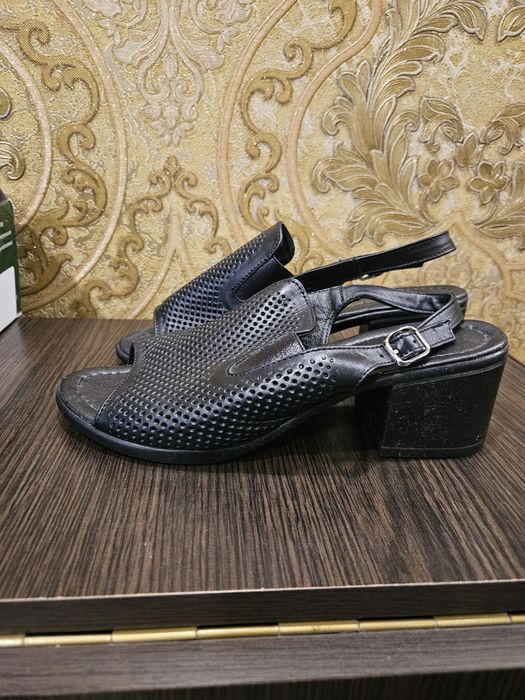 Жіночі босоніжки