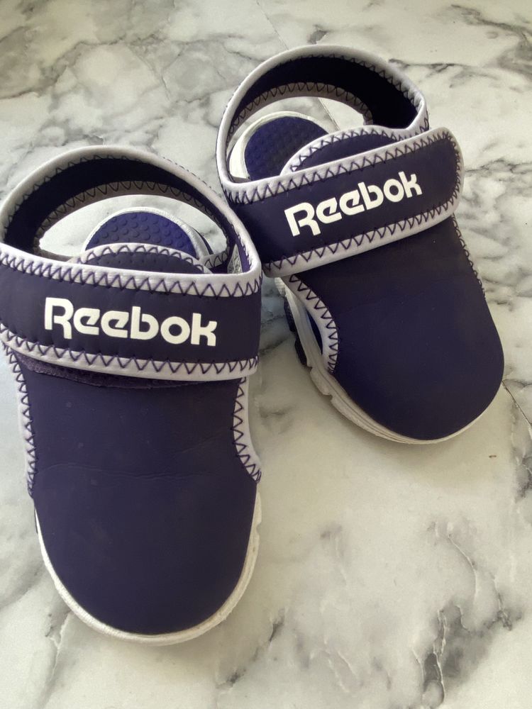 Sandałki Reebok fioletowe 23,5