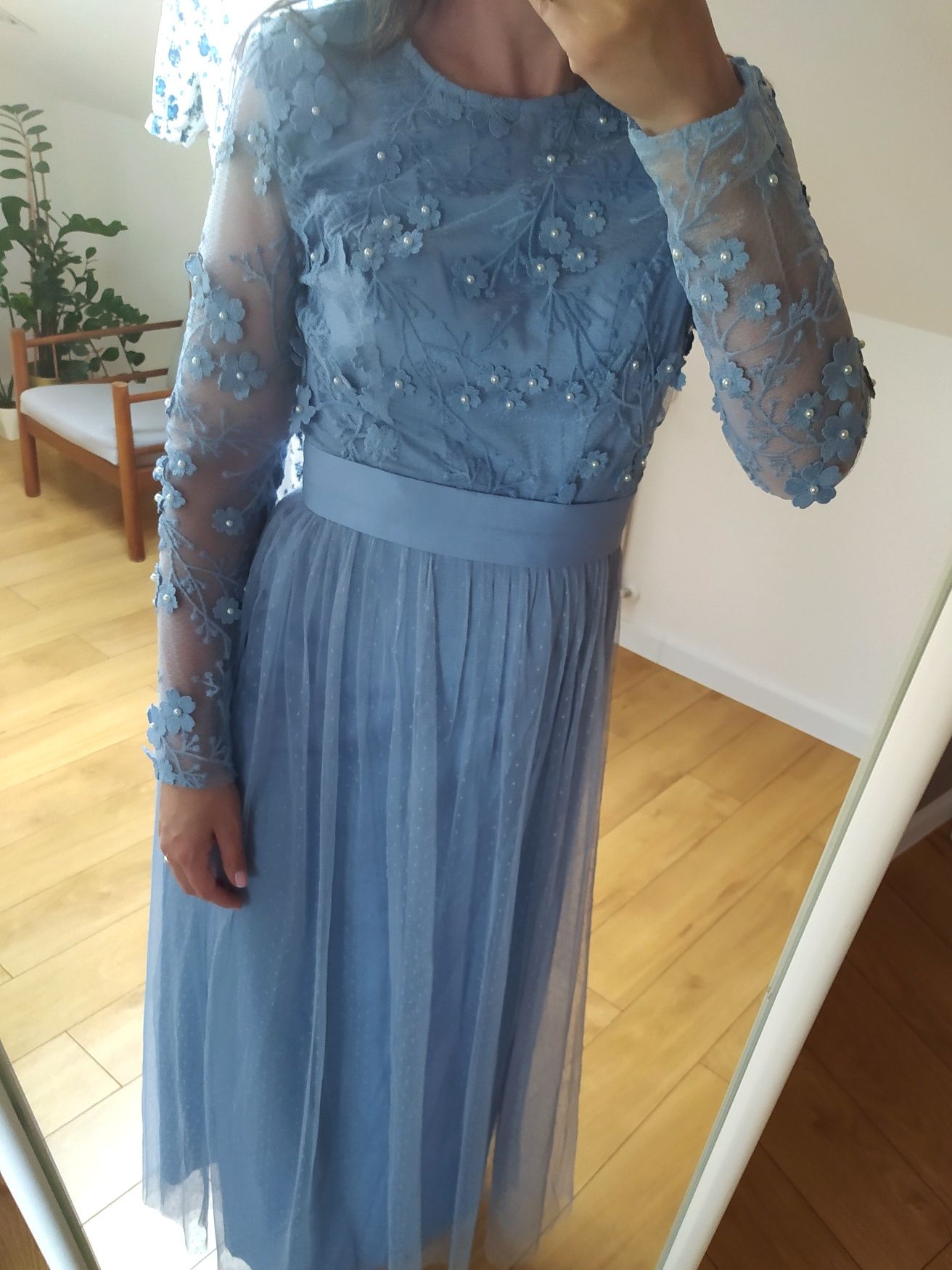 Długa sukienka tiulowa dusty blue perełki