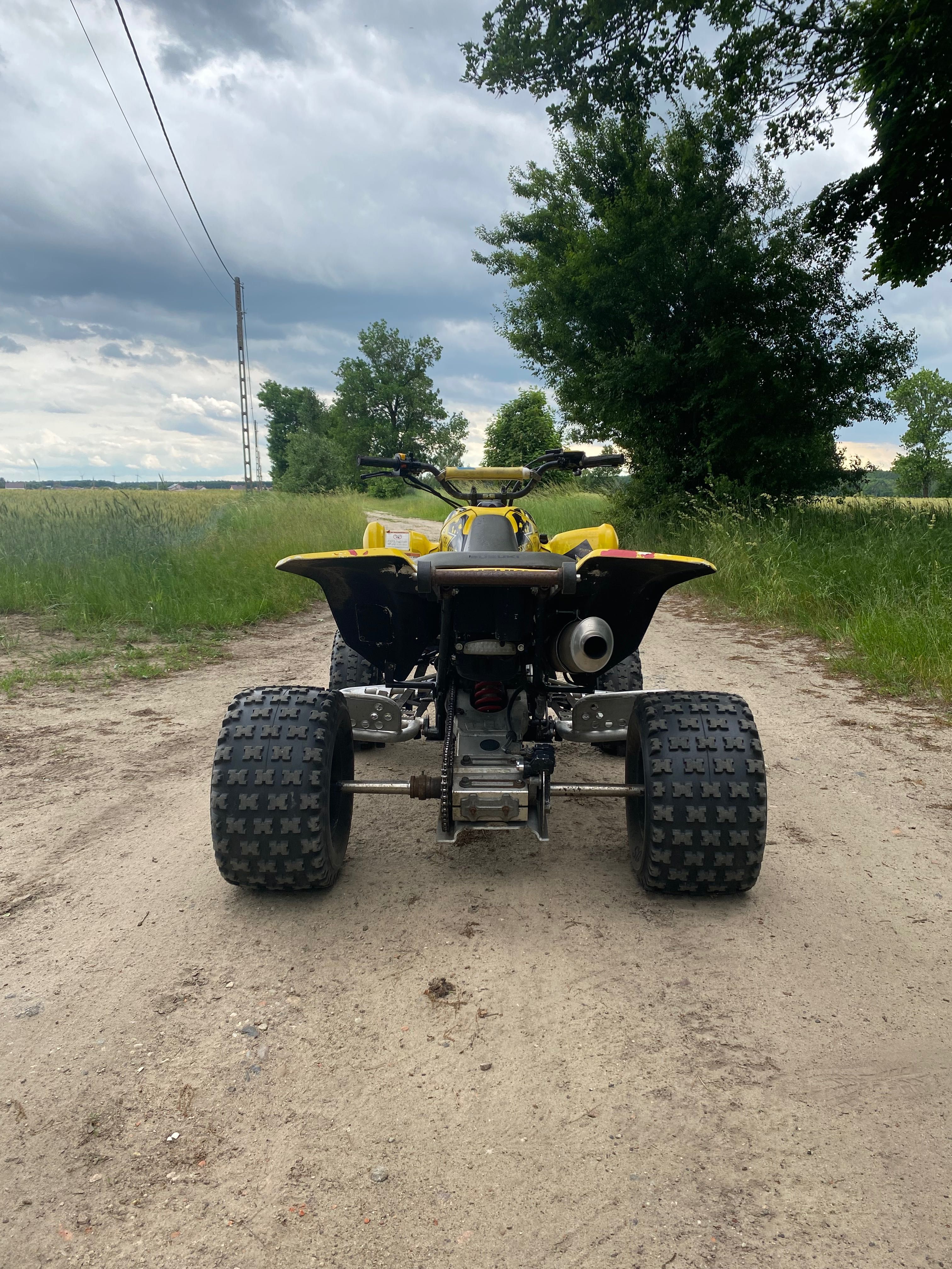Suzuki LTZ 400 – Sportowy quad gotowy do jazdy!