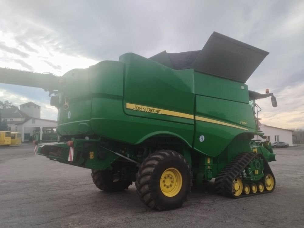 Комбайн John Deere S690i Продаж