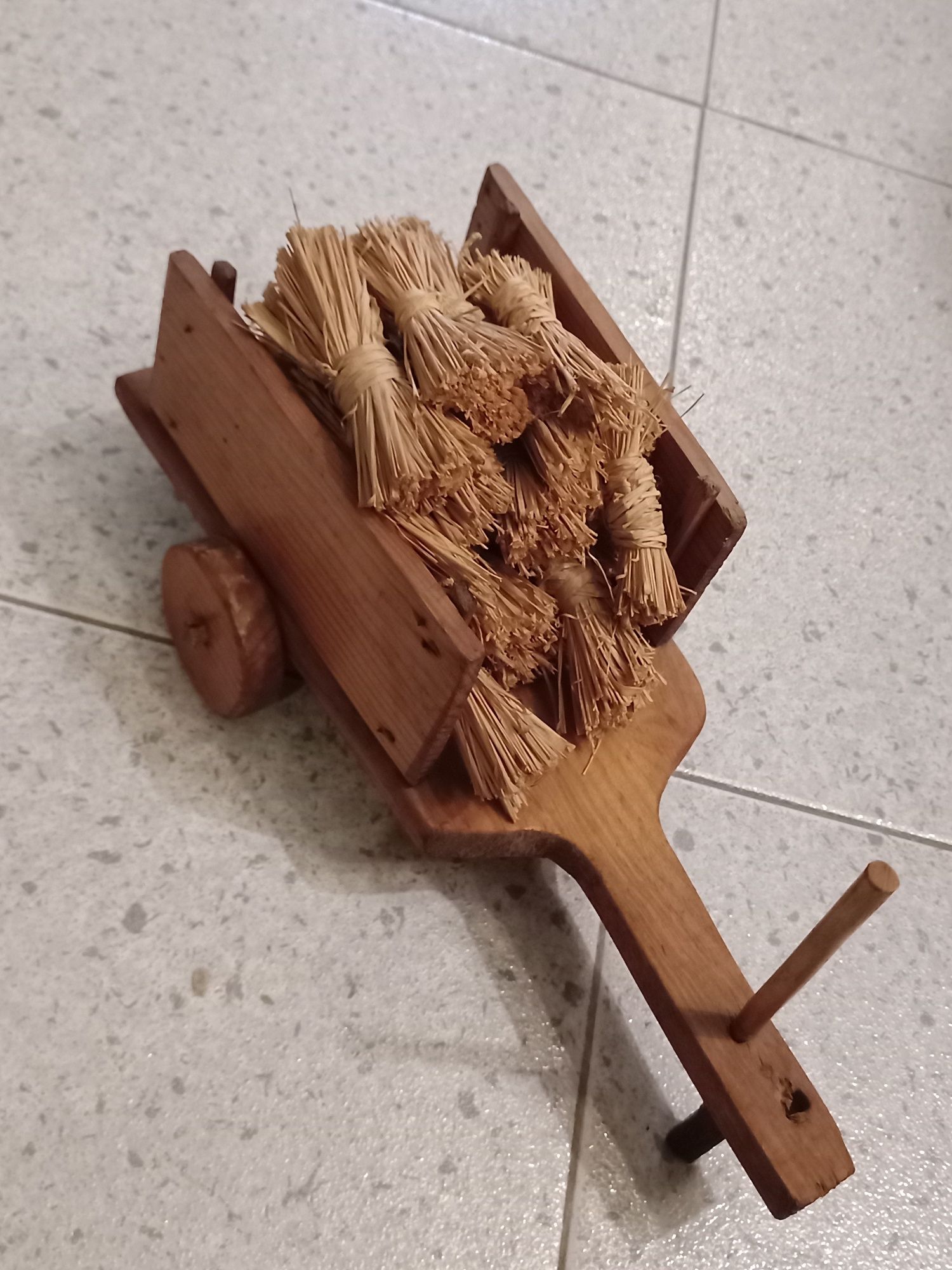 Mini carroça com palha - artesanato de Portugal