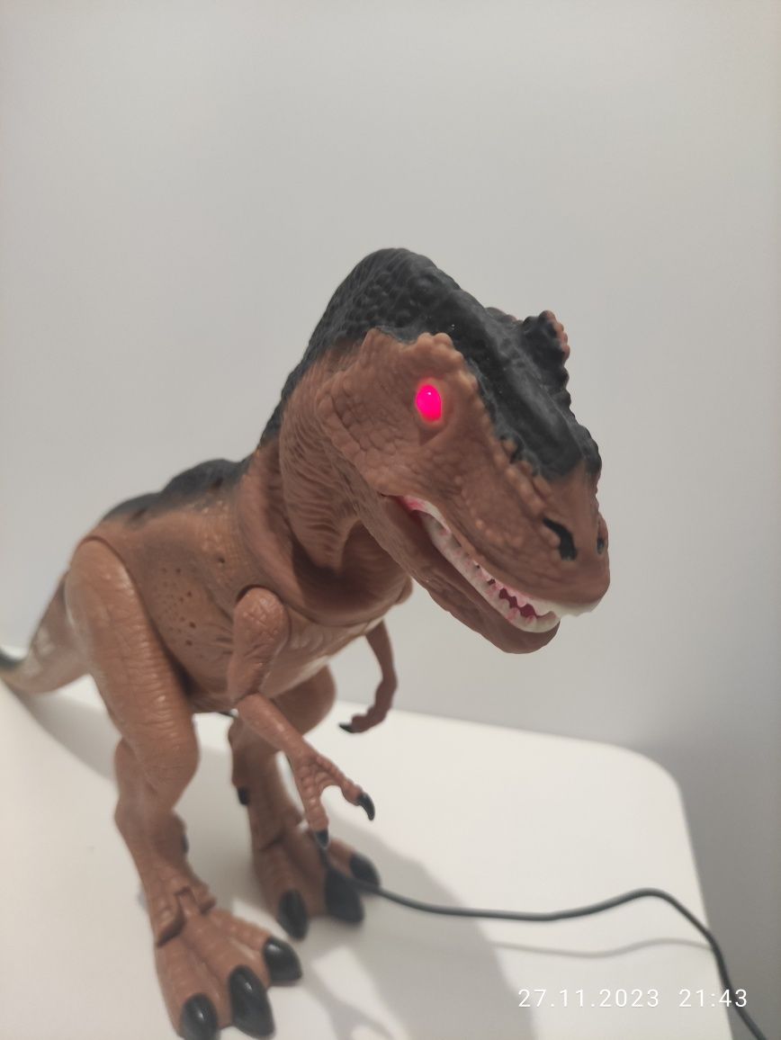 Duży 60cm dinozaur T-Rex chodzi ryczy