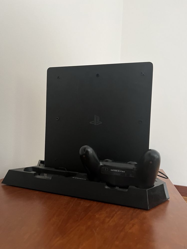 PS4 Slim 1 TB Preta