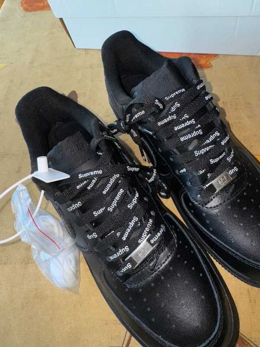 Buty meskie Mokasyny Nike_Air_Force_1_Low_Supreme_Black R.44.5