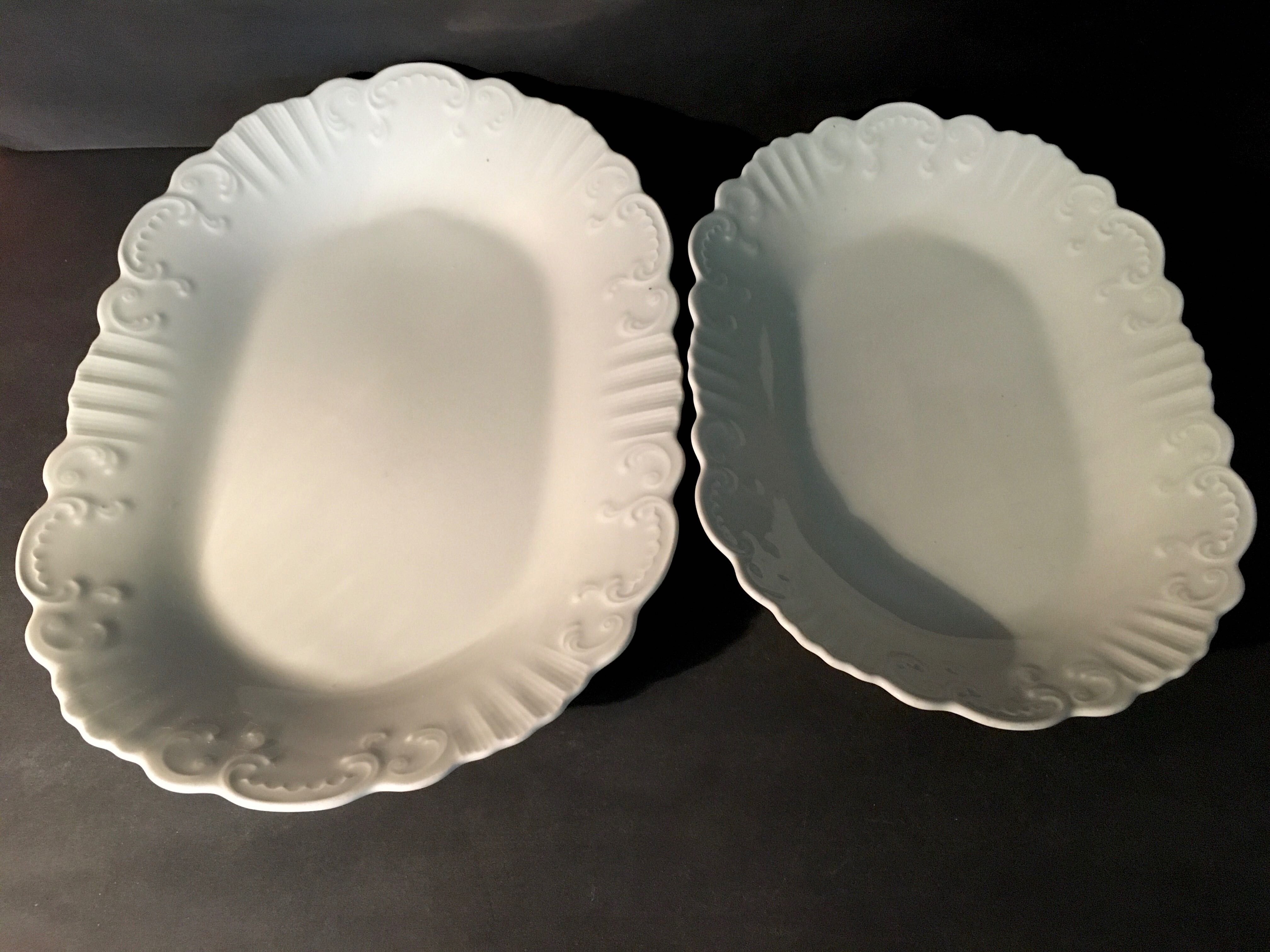 CF VIANA - 2 travessas antigas - brancas - 35 e 30 cm/s