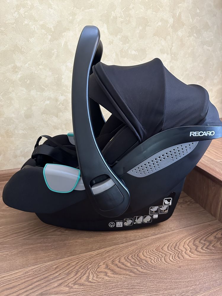 Автокрісло (автолюлька) RECARO Avan (Prime Mat Black)