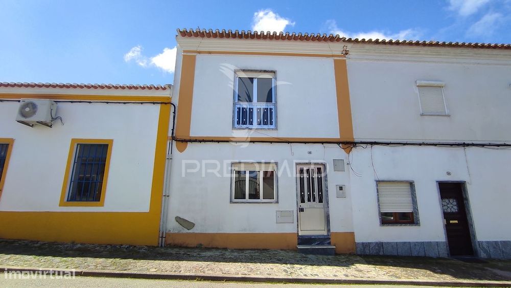 Moradia T4 de 2 pisos com garagem