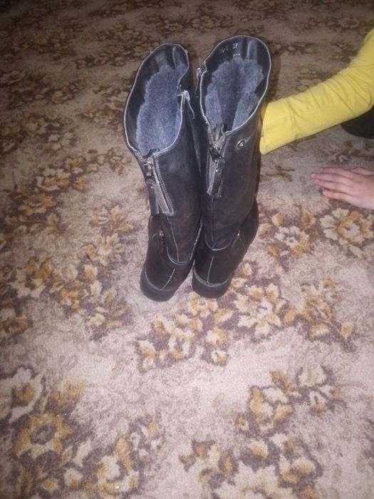 Продам сапожки.37 розмір.