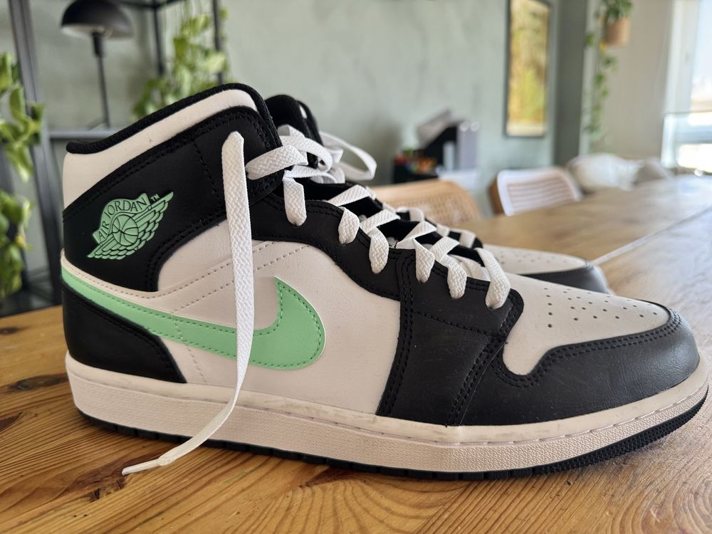 Air Jordan 1 Mid Trainers