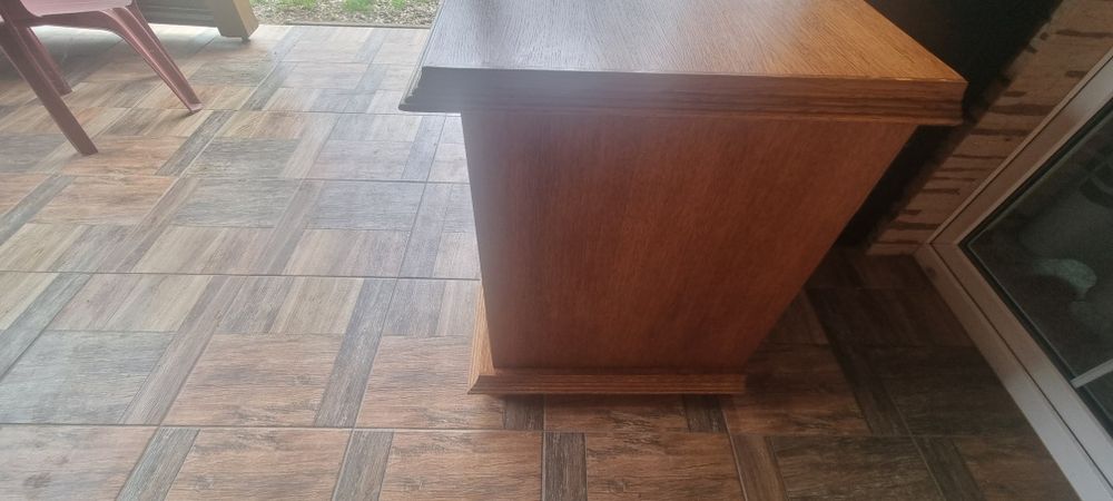 Sprzedam komodę dębową.