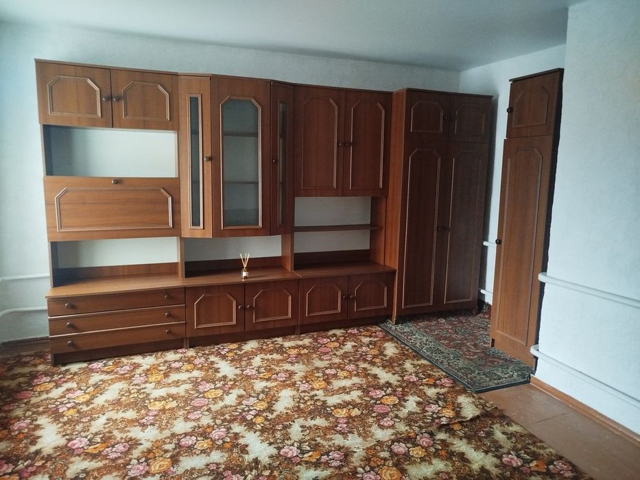 Частина будинку біля головного входу парк Софіївка.