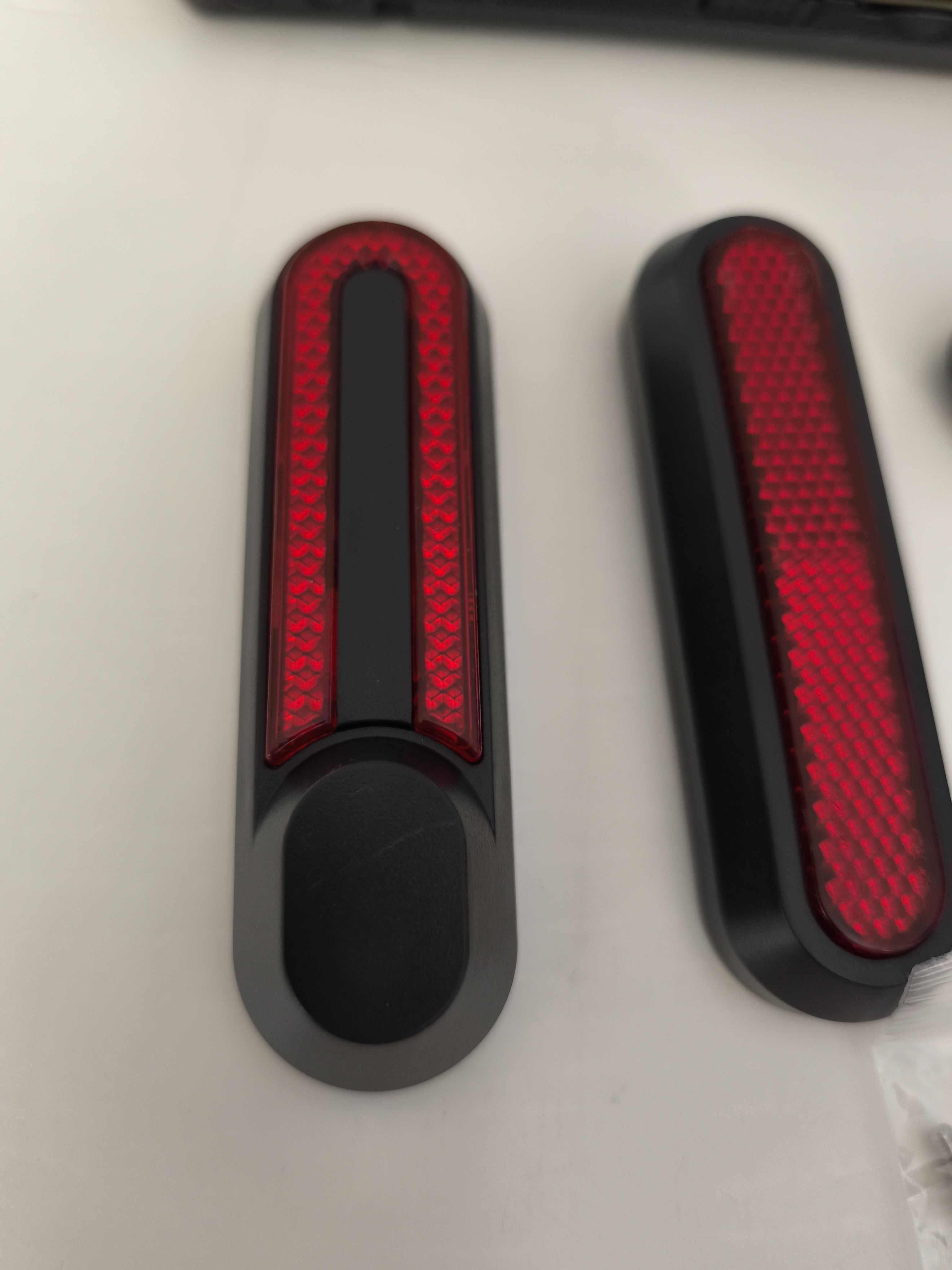 Osłony maskownice śrub 4szt. RED odblaski Xiaomi m365 1s pro pro2