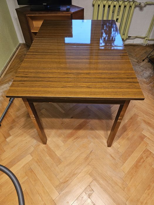 Stół rozkładany na wysoki połysk