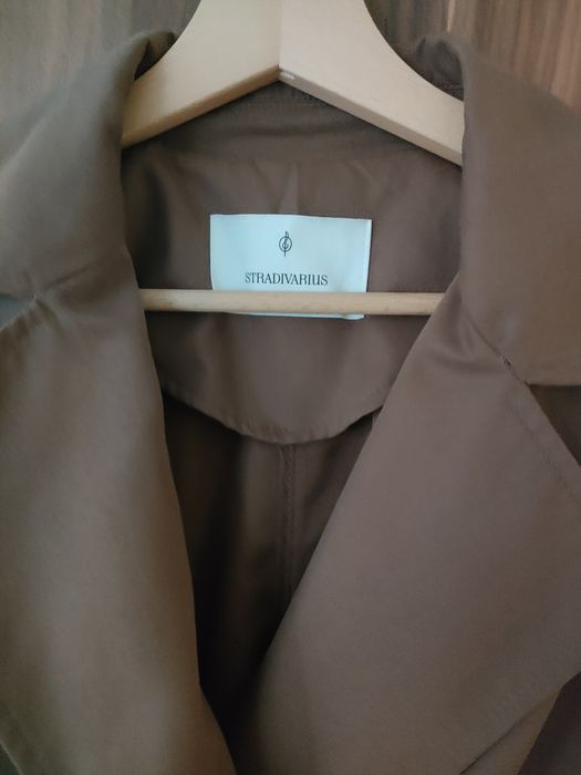 Czekoladowy, brązowy długi trencz rozmiar M Stradivarius