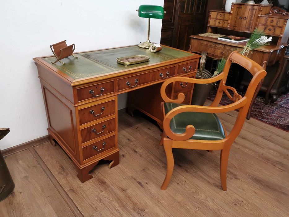 Angielskie   biurko  829/2025